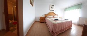 A bed or beds in a room at La Morada del Tejar