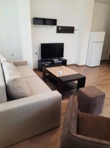 Μια τηλεόραση ή/και κέντρο ψυχαγωγίας στο Апартамент Popoff