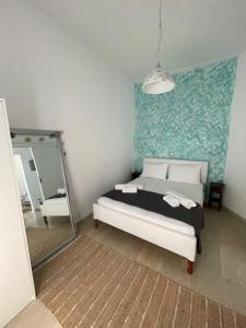 a small bedroom with a bed and a mirror at Veneto's Garden in Kardamyli