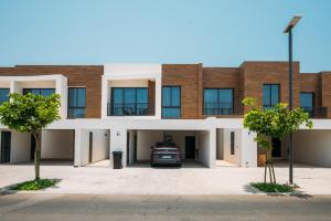 Imagen de la galería de Family vacation villa with private pool and access to beach, en Ras al Khaimah