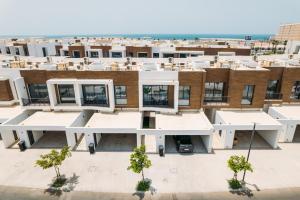 Imagen de la galería de Family vacation villa with private pool and access to beach, en Ras al Khaimah