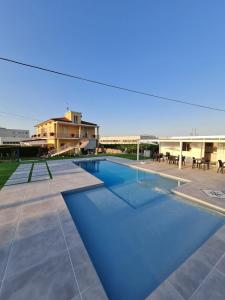 Πισίνα στο ή κοντά στο B&B Villa Luja Resort