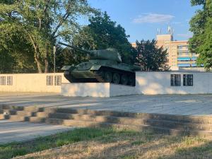 a tank sitting on top of a wall at Apartment 11 in Burg bei Magdeburg