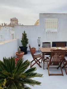 Balkón alebo terasa v ubytovaní Cool loft in the old town with rooftop terrace and fireplace