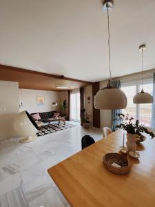 Posteľ alebo postele v izbe v ubytovaní Cool loft in the old town with rooftop terrace and fireplace
