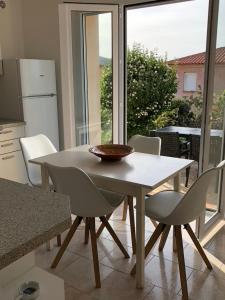 Kuchyňa alebo kuchynka v ubytovaní Appartement rez de villa