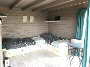 Tempat tidur dalam kamar di Logeerboerderij de Salix