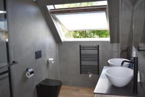 Ванная комната в Hotel Dichtbijzee