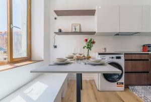 a kitchen with a table and a washing machine at Bakara, élégant t2 au cœur des Halles de Biarritz in Biarritz