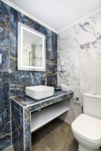 Ванна кімната в Ermioni Elegance Hotel