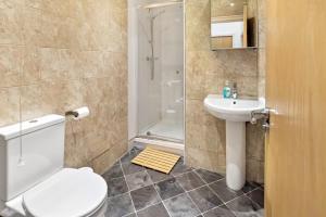 a bathroom with a toilet and a sink and a shower at Heart of City Centre - Newcastle in Newcastle upon Tyne