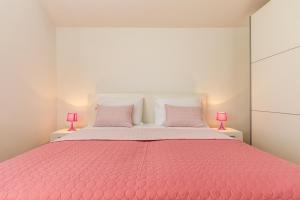 Postel nebo postele na pokoji v ubytování Apartments Villa Maja