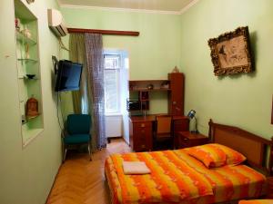 Postel nebo postele na pokoji v ubytování Tbilisi Guest House