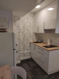 Kuchyň nebo kuchyňský kout v ubytování Apartamento pequeño, coqueto y céntrico.
