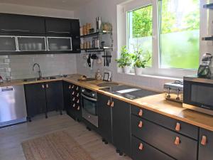 Kuchyň nebo kuchyňský kout v ubytování Holiday Home in Strömstad