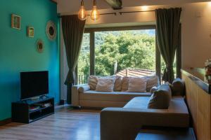 A seating area at La Borda de Chelis