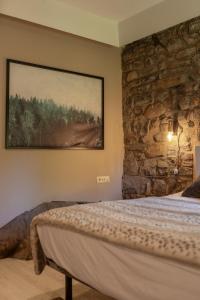 A bed or beds in a room at La Borda de Chelis