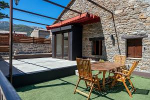 A patio or other outdoor area at La Borda de Chelis