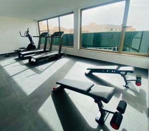 Fitness centrum a/nebo fitness zařízení v ubytování Fajr Hotel