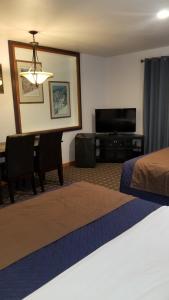 Postel nebo postele na pokoji v ubytování Valley Hi Hotel