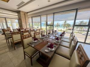 Veitingastaður eða matsölustaður á Serene Beach Hotel Danang