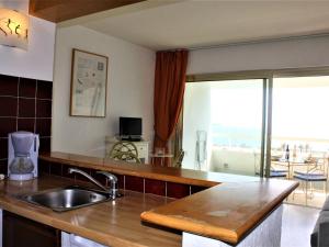 Televízia a/alebo spoločenská miestnosť v ubytovaní Bel Appartement 2P, Vue Mer, 4 Pers, Villeneuve-Loubet Plage - FR-1-252A-80