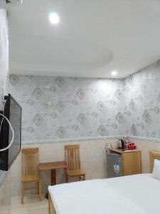 Köök või kööginurk majutusasutuses Nhà Nghỉ Nguyên Anh +33 fotot