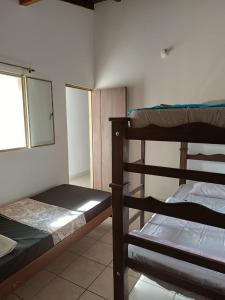 a room with two bunk beds and a window at Hermoso apartamento duplex en el centro histórico de San Gil, 5 in San Gil