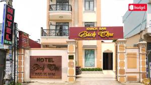a building with a sign for a hotel at Bich Thu Hotel in Ho Chi Minh City