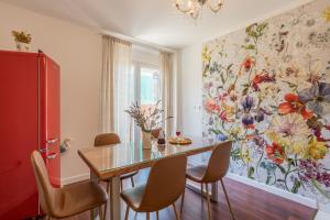 Posezení v ubytování Dalmatian 230m2 with pool and garden near the old town for families