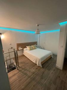 Posteľ alebo postele v izbe v ubytovaní Atico duplex con Terraza en pleno centro de Jerez