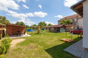 Herní místnost nebo prostor pro děti v ubytování Apartmány Domek u lesa