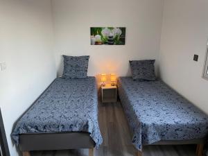 Posteľ alebo postele v izbe v ubytovaní Spacious Marina & See view appartment