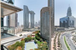 Fotografie z fotogalerie ubytování Luxury 2BR WALK to Burj Khalifa and Dubai Mall! شقة فاخرة غرفتين بجانب مول دبى وبرج خليفة v Dubaji