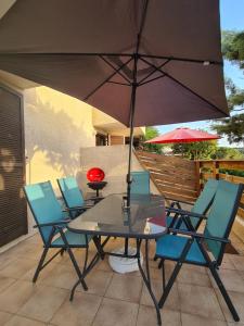 Patio alebo iná vonkajšia časť ubytovania Studio avec terasse vue mer