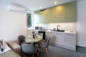 Kuchyňa alebo kuchynka v ubytovaní Home Apartments Liptov