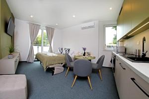 Η κουζίνα ή μικρή κουζίνα στο Home Apartments Liptov