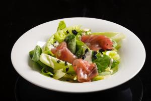 Comida no hotel ou em algum lugar perto
