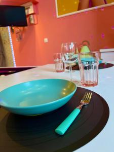 Fotografia z galérie ubytovania Funky House SPA - Jacuzzi - Salle de cinéma & Netflix - Billard - Nintendo switch & jeux v destinácii Douai