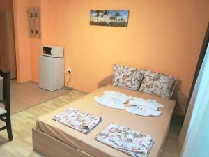 A bed or beds in a room at Sirena Holidays