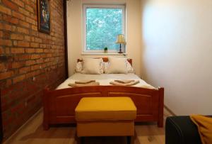 מיטה או מיטות בחדר ב-Karczma Pod Jesionem