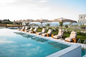 Bazén v ubytování King's & Queen's Afitos - Suites With Private Pool nebo v jeho okolí