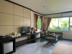 TV a/nebo společenská místnost v ubytování Lotus Paradise Resort - SHA PLUS