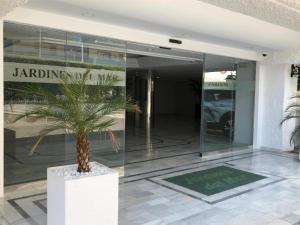 Exteriér alebo vchod do ubytovania Luminoso apartamento en segunda línea playa 436