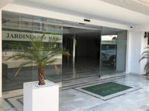 Exteriér alebo vchod do ubytovania Luminoso apartamento en segunda línea playa 436