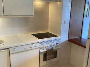 A kitchen or kitchenette at Luminoso apartamento en segunda línea playa 438