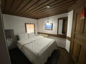 a bedroom with a white bed and a window at Ebrulu Konak in Safranbolu