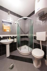 Koupelna v ubytování Apartments Bokan