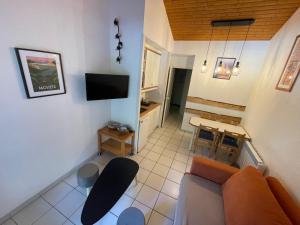 a living room with a couch and a table at Séjour Moliets plage in Moliets-et-Maa