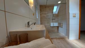 Koupelna v ubytování Apartmány Pod Lesem